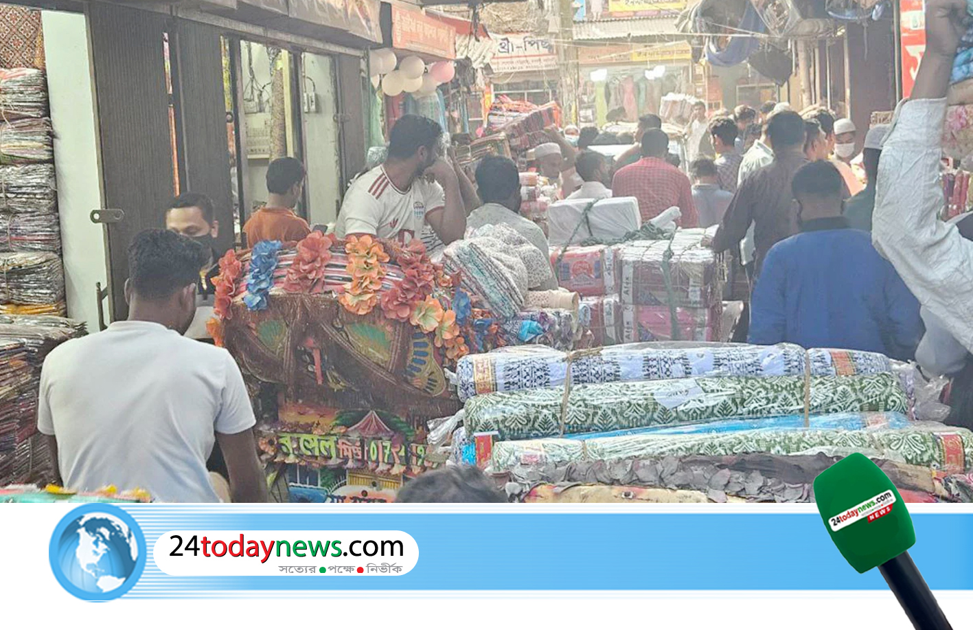 ঈদ উপলক্ষে বেচা-কেনায় ধুম