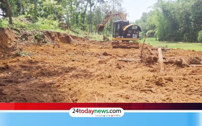 বড়লেখায় এক্সকাভেটর দিয়ে উঁচু টিলা মাটি কাটার অভিযোগ