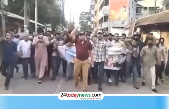 সিলেটে ‘পুলিশের সামনেই’ নিষিদ্ধ আওয়ামী লীগের মিছিল