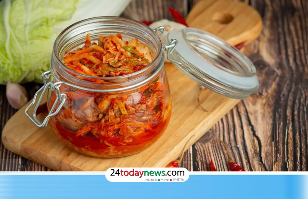 বর্ষাকালে পেটের স্বাস্থ্য ভালো রাখতে যা খাবেন