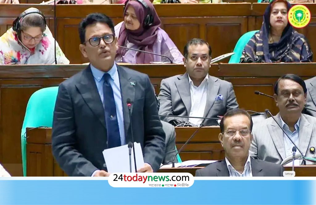 কাউকে আঘাত করতে চাননি শিক্ষামন্ত্রী, বিতর্কিত মন্তব্যের জন্য দুঃখ প্রকাশ