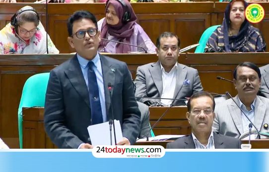 কাউকে আঘাত করতে চাননি শিক্ষামন্ত্রী, বিতর্কিত মন্তব্যের জন্য দুঃখ প্রকাশ