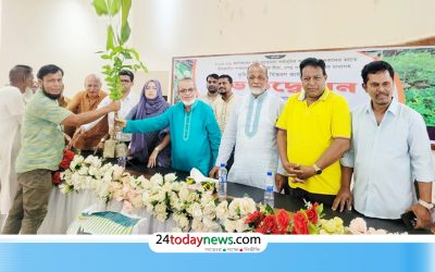 কুলাউড়ায় কৃষকের মাঝে গাছের চারাসহ বিভিন্ন উপকরণ বিতরণ